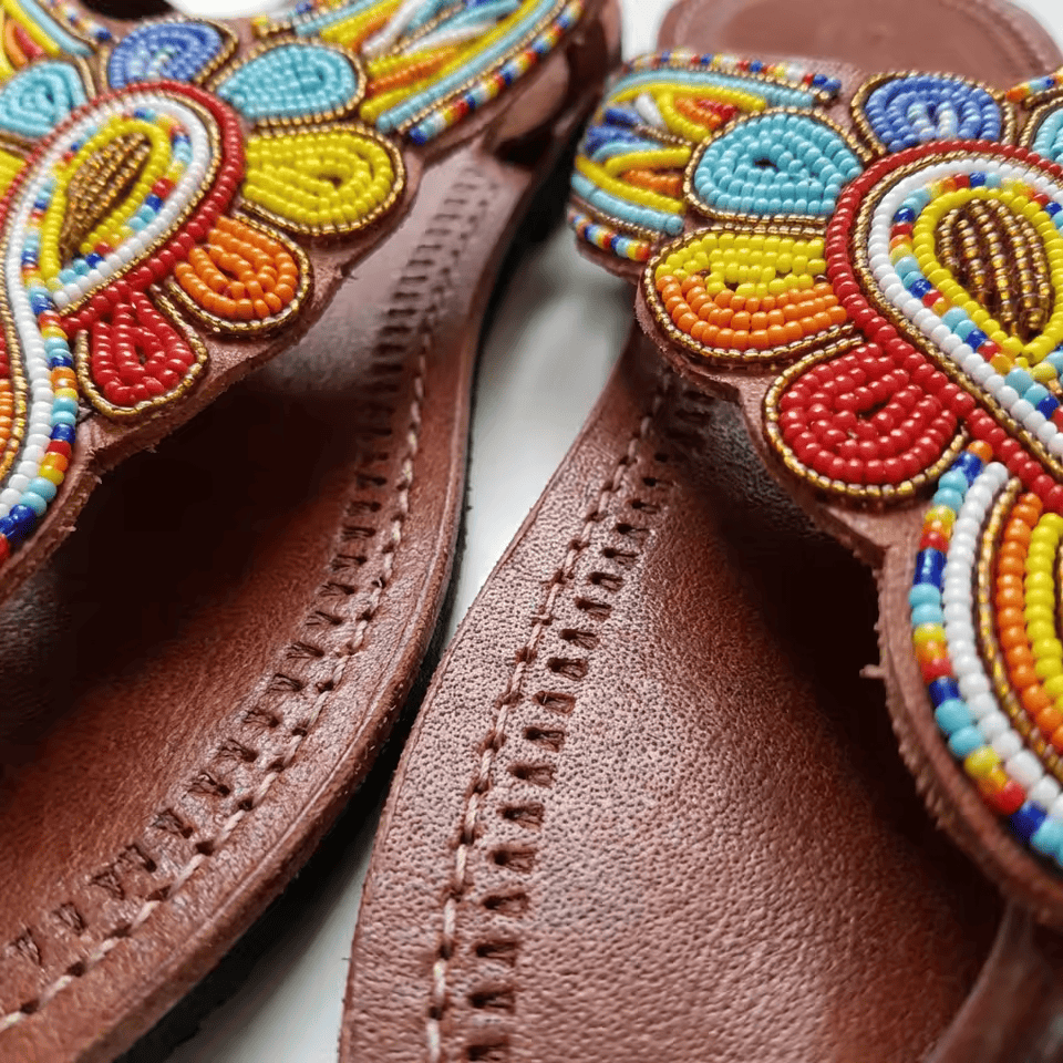 Sandale Masaï « Amali » – Tong cuir perles Masaï confort | Perlacuir