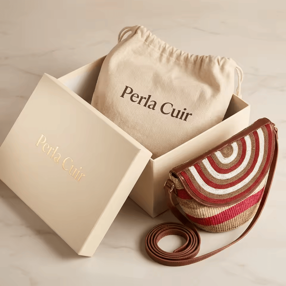 Duara Nyekundu – Sac seau sisal rayé rouge & spirale concentrique | Perlacuir