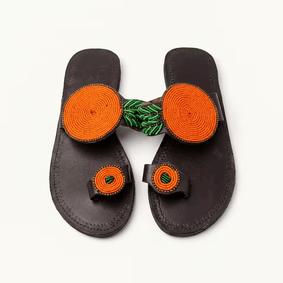 Sandale Masaï « Jua » – Tong cuir noir perles multicolores dominante orange | Perlacuir