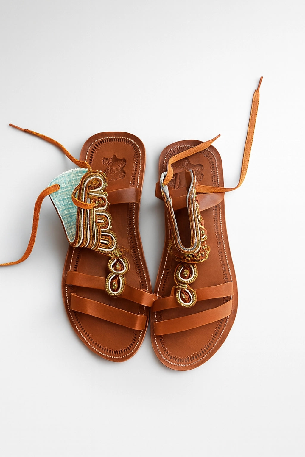 Sandales en cuir perlées