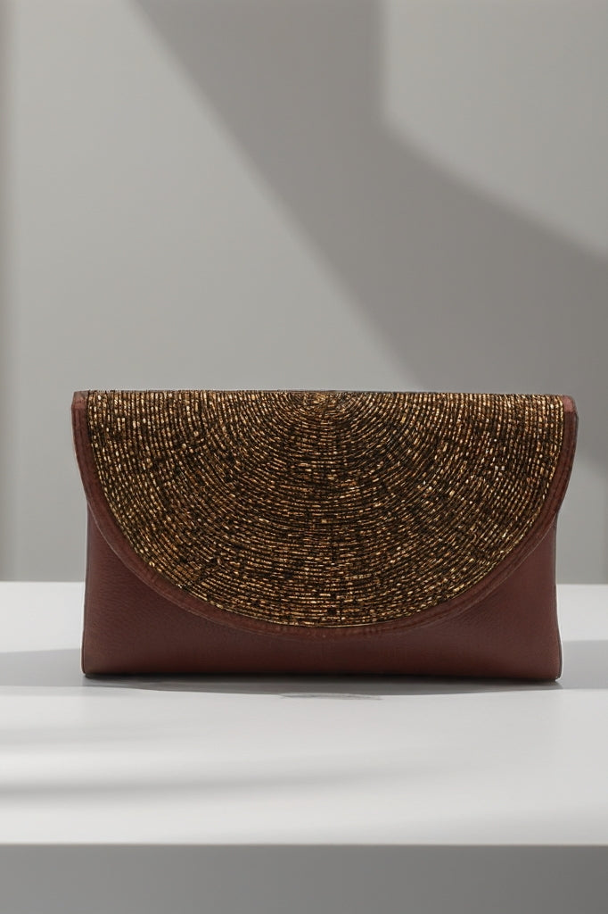 Pochette en cuir perlées