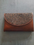 Pochette Cuir Perlée Masai – Accessoire Artisanal Authentique
